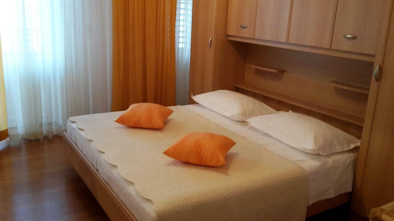 Guest House Fenix Brela Buitenkant foto